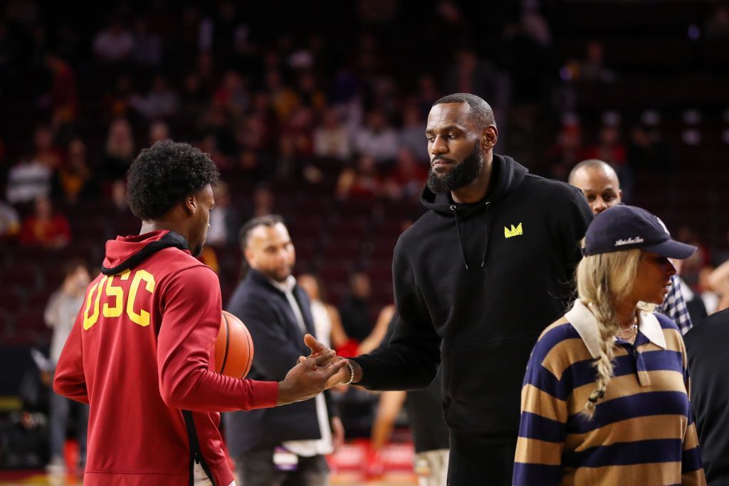 LeBron James e acuzat de fanii lui Los Angeles Lakers că și-a șantajat clubul!_1