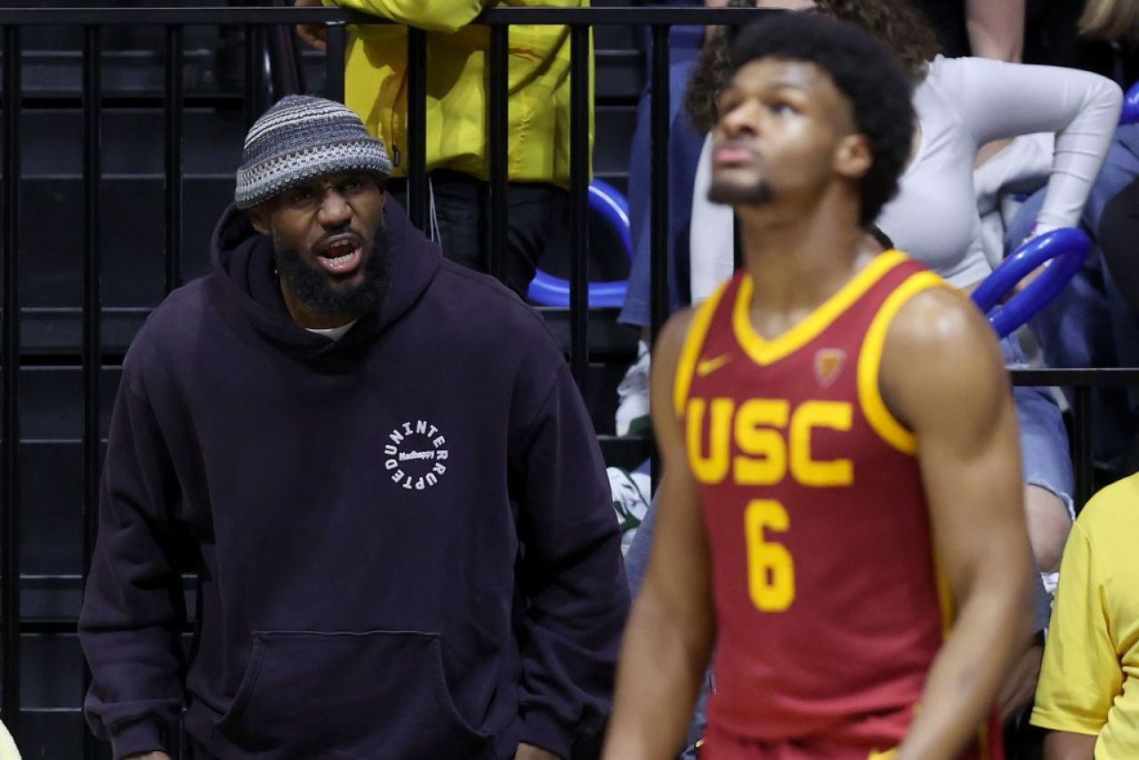 LeBron James e acuzat de fanii lui Los Angeles Lakers că și-a șantajat clubul!_5
