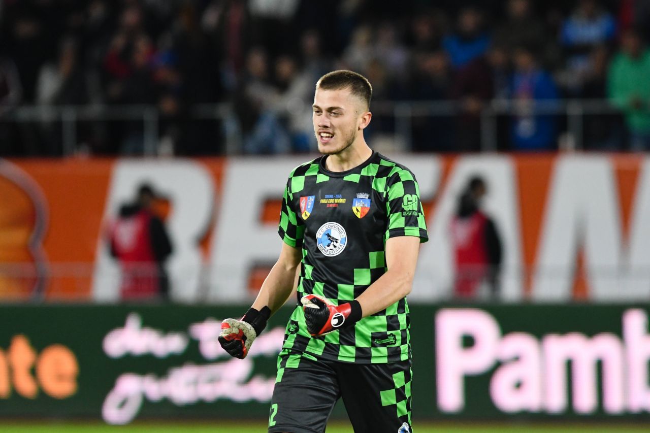 A făcut 3-3 cu FCSB, la 16 ani! „Eroul” din finala Cupei României poate lăsa rezervă pe Ghencea un titular din Superligă_1