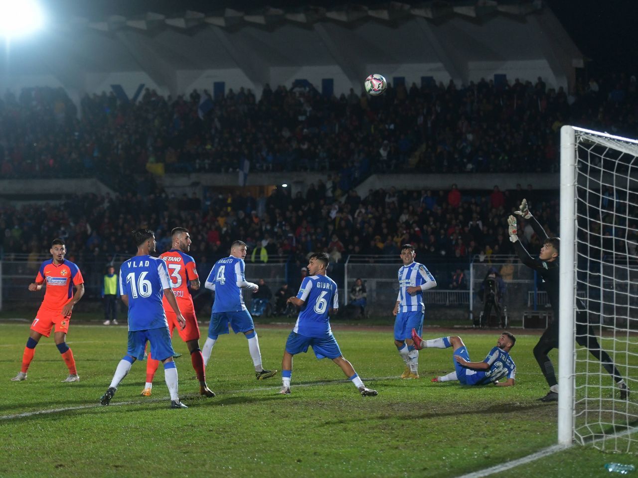 A făcut 3-3 cu FCSB, la 16 ani! „Eroul” din finala Cupei României poate lăsa rezervă pe Ghencea un titular din Superligă_16