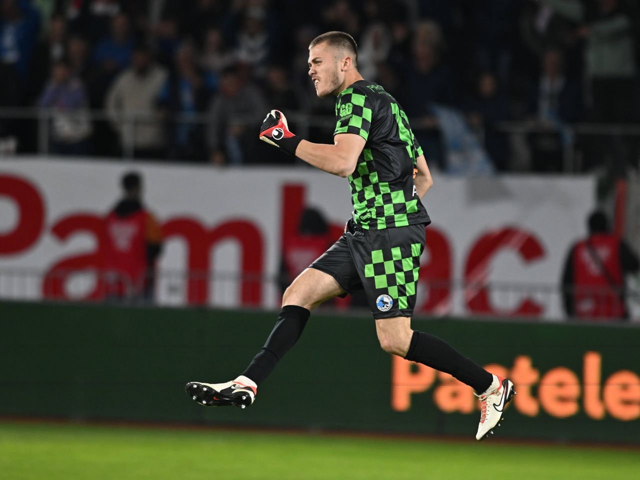 A făcut 3-3 cu FCSB, la 16 ani! „Eroul” din finala Cupei României poate lăsa rezervă pe Ghencea un titular din Superligă_18