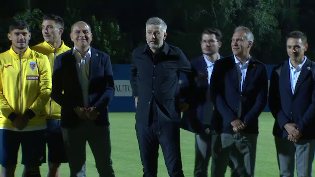 Tricolorii au revenit în România! Jucătorii, aplaudați la scenă deschisă  + Lui Edi Iordănescu i s-a cerut să rămână la națională_2