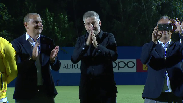 Tricolorii au revenit în România! Jucătorii, aplaudați la scenă deschisă  + Lui Edi Iordănescu i s-a cerut să rămână la națională_4