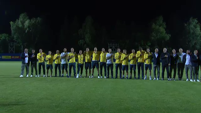 Tricolorii au revenit în România! Jucătorii, aplaudați la scenă deschisă  + Lui Edi Iordănescu i s-a cerut să rămână la națională_6