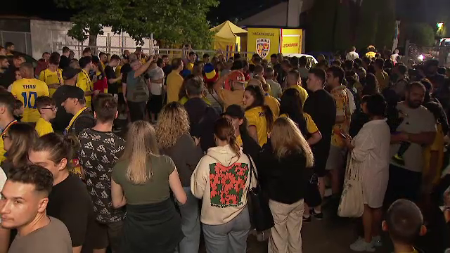 Tricolorii au revenit în România! Jucătorii, aplaudați la scenă deschisă  + Lui Edi Iordănescu i s-a cerut să rămână la națională_9