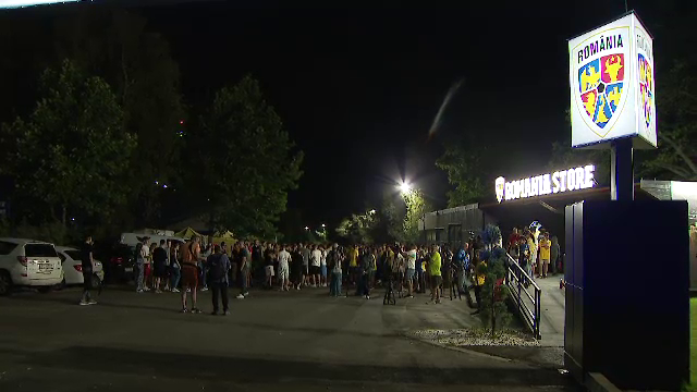 Tricolorii au revenit în România! Jucătorii, aplaudați la scenă deschisă  + Lui Edi Iordănescu i s-a cerut să rămână la națională_10