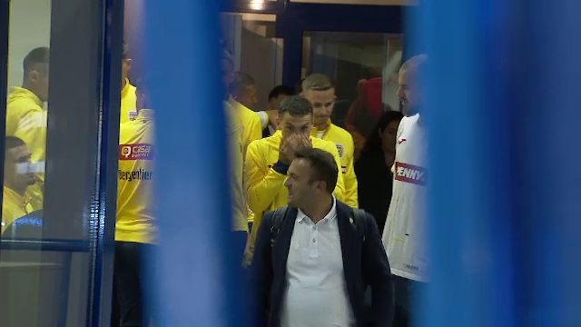 Tricolorii au revenit în România! Jucătorii, aplaudați la scenă deschisă  + Lui Edi Iordănescu i s-a cerut să rămână la națională_17