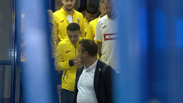Tricolorii au revenit în România! Jucătorii, aplaudați la scenă deschisă  + Lui Edi Iordănescu i s-a cerut să rămână la națională_19