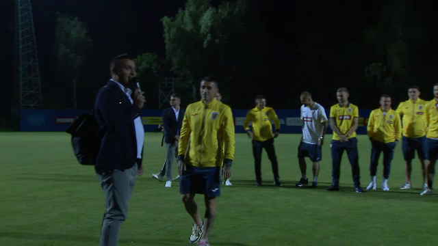 Tricolorii au revenit în România! Jucătorii, aplaudați la scenă deschisă  + Lui Edi Iordănescu i s-a cerut să rămână la națională_30
