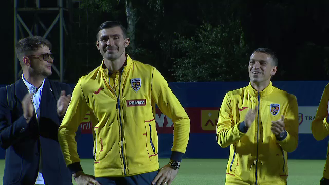 Tricolorii au revenit în România! Jucătorii, aplaudați la scenă deschisă  + Lui Edi Iordănescu i s-a cerut să rămână la națională_40