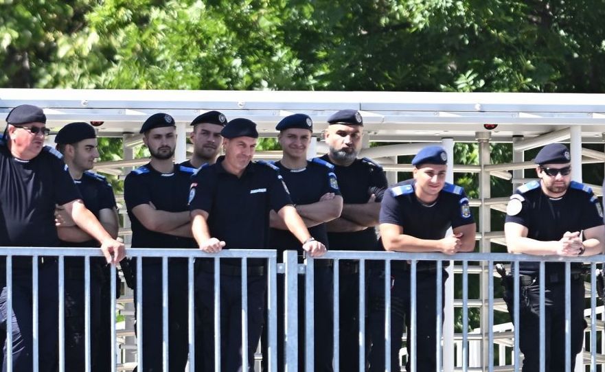 Supercupa României | Droguri și materiale pirotehnice găsite de jandarmi la controlul unui autocar al suporterilor_1