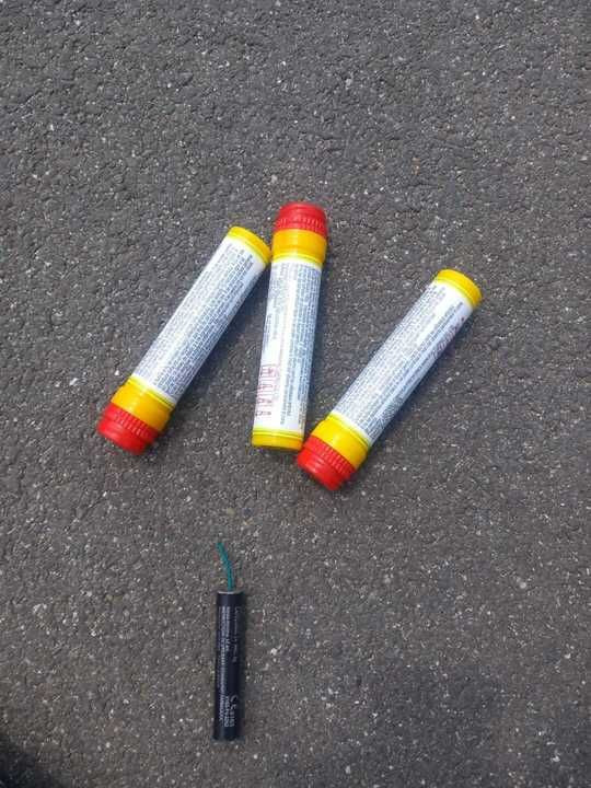 Supercupa României | Droguri și materiale pirotehnice găsite de jandarmi la controlul unui autocar al suporterilor_2