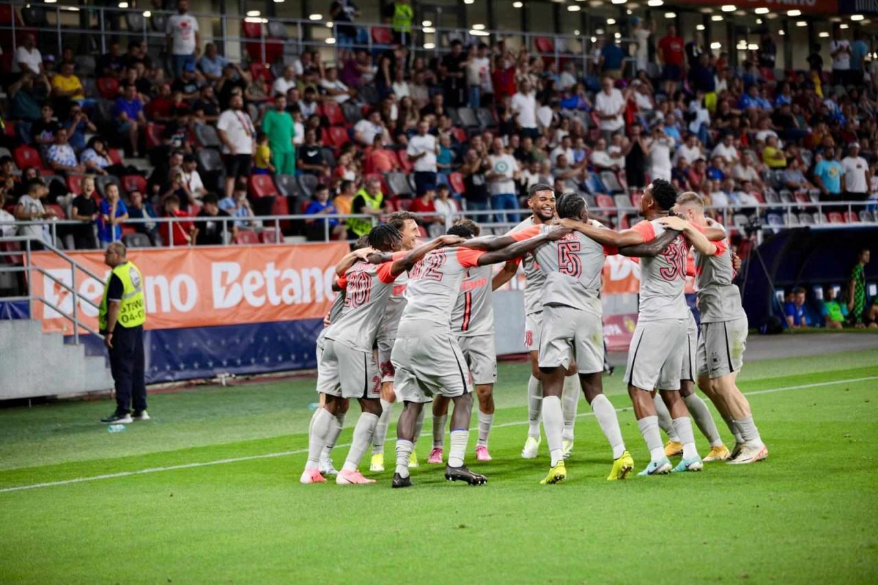 FCSB - Corvinul Hunedoara 3-0, în Supercupa României! Debut cu dreptul în noul sezon pentru campioana României _1