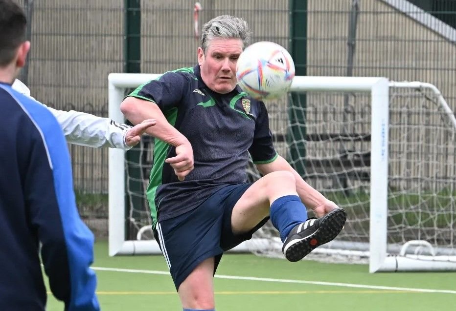 Noul prim-ministru al Marii Britanii este fotbalist activ! Keir Starmer și Partidul Laburist au obținut o victorie zdrobitoare în alegeri_9