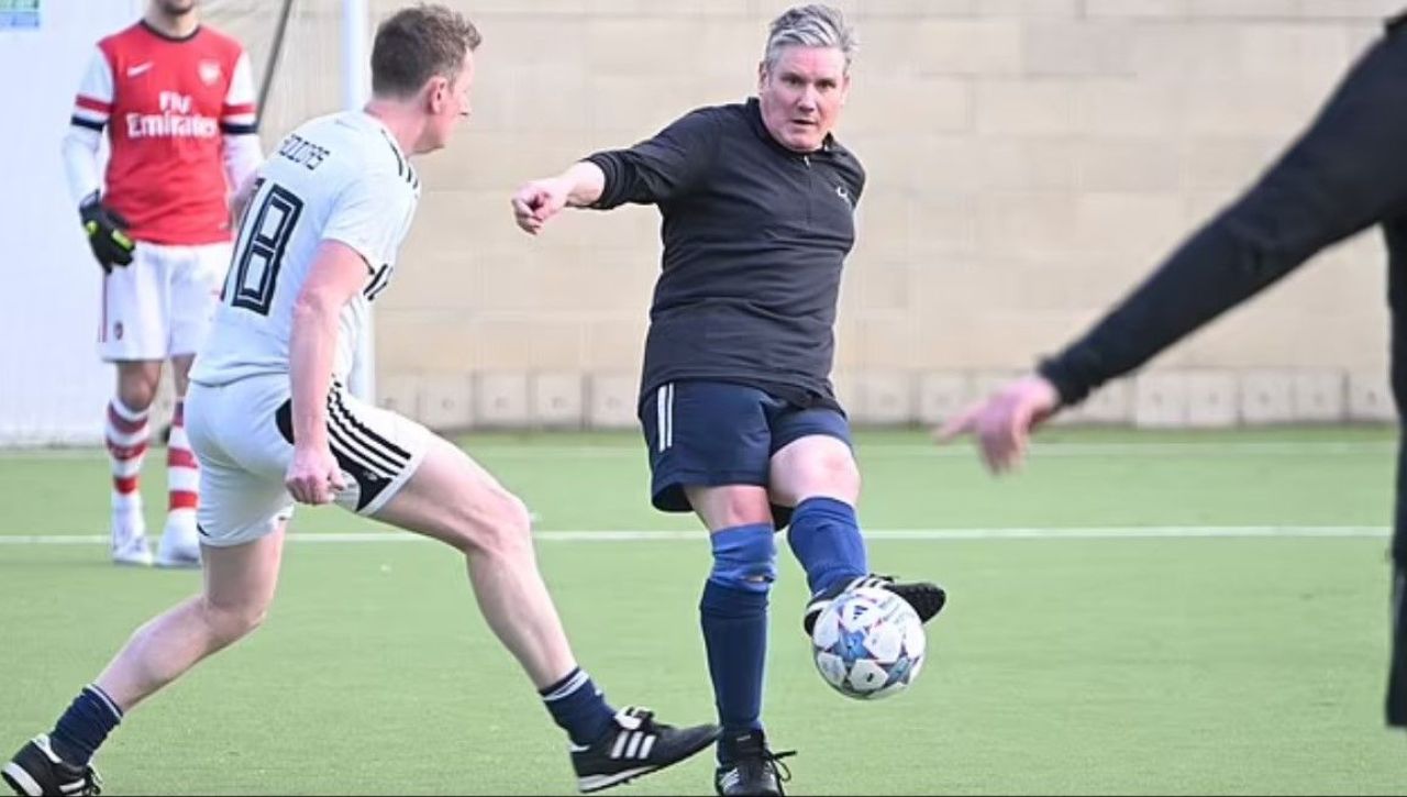 Noul prim-ministru al Marii Britanii este fotbalist activ! Keir Starmer și Partidul Laburist au obținut o victorie zdrobitoare în alegeri_1