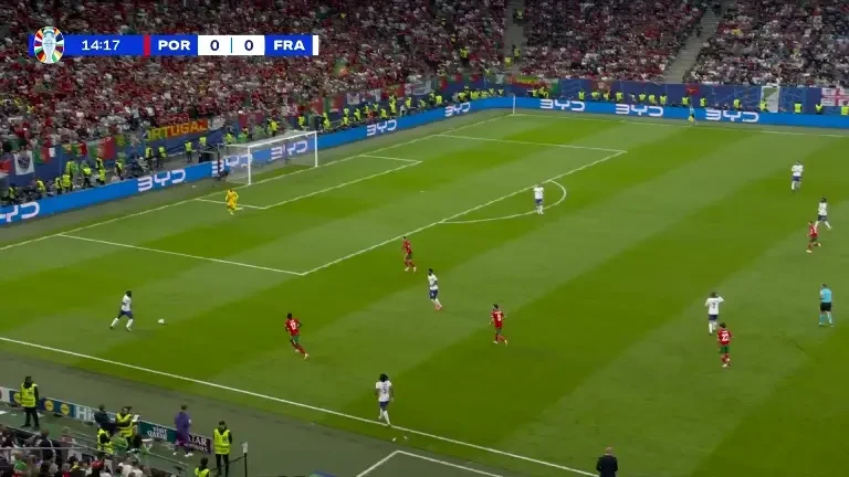 Portugalia - Franța (min. 15): Maignan scapă mingea în corner