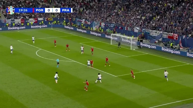 Portugalia - Franța (min. 21): Șut Theo Hernandez