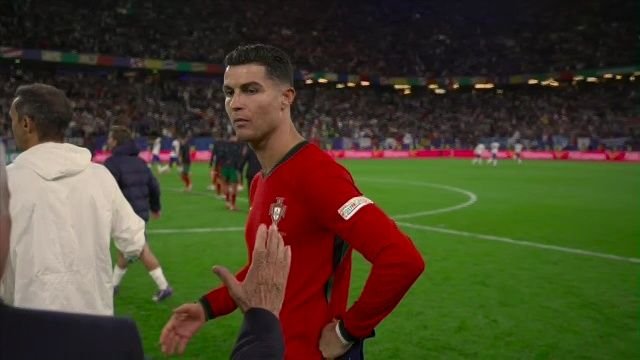Moment superb: ce a făcut Cristiano Ronaldo imediat după eliminarea Portugaliei de la EURO 2024_9