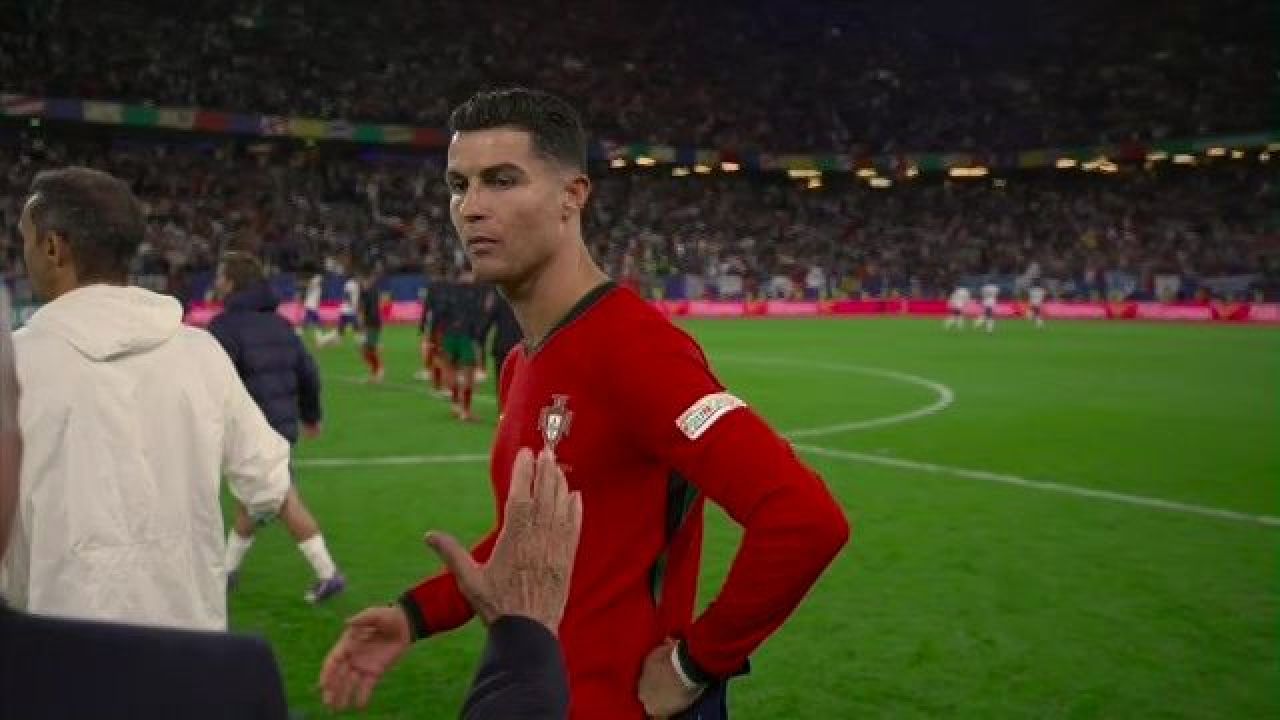 Moment superb: ce a făcut Cristiano Ronaldo imediat după eliminarea Portugaliei de la EURO 2024_9