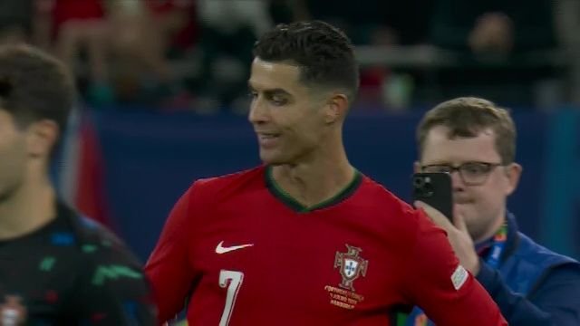 Moment superb: ce a făcut Cristiano Ronaldo imediat după eliminarea Portugaliei de la EURO 2024_11