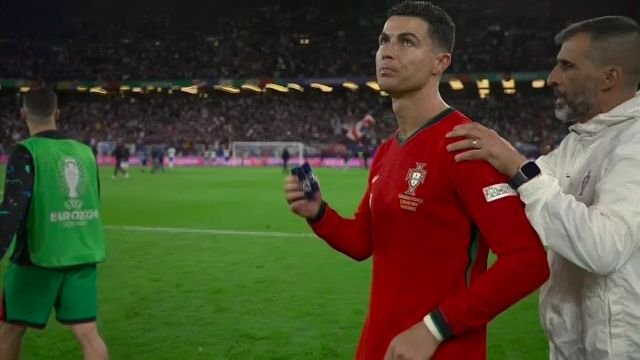 Moment superb: ce a făcut Cristiano Ronaldo imediat după eliminarea Portugaliei de la EURO 2024_13