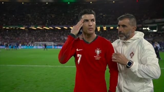 Moment superb: ce a făcut Cristiano Ronaldo imediat după eliminarea Portugaliei de la EURO 2024_14