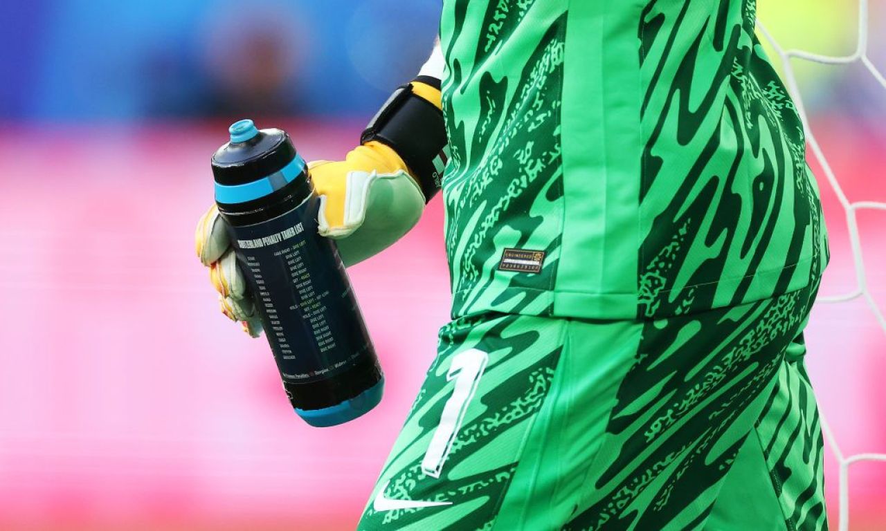 Jordan Pickford lovește din nou! Imaginea cu notițele de pe sticla de apă a portarului englez s-au viralizat instant_2