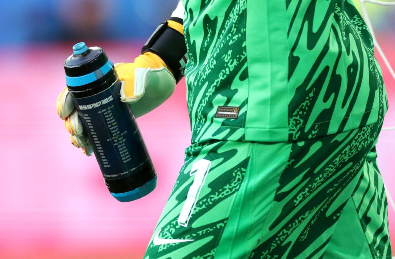 Jordan Pickford lovește din nou! Imaginea cu notițele de pe sticla de apă a portarului englez s-au viralizat instant_3