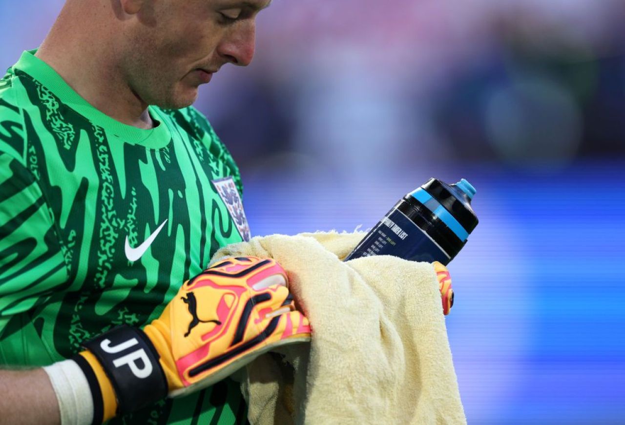 Jordan Pickford lovește din nou! Imaginea cu notițele de pe sticla de apă a portarului englez s-au viralizat instant_4