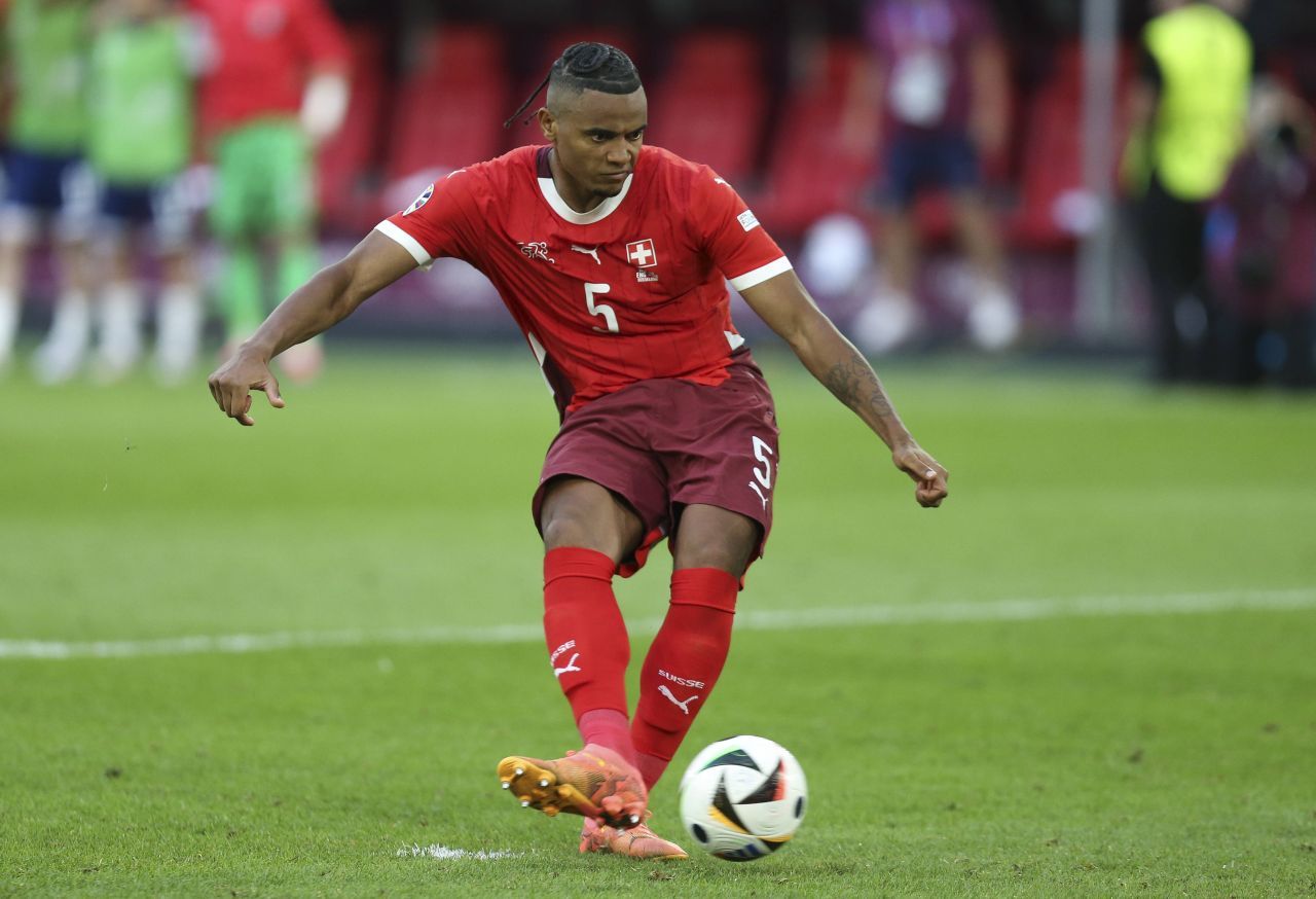 Manuel Akanji, 'distrus' după ce Pickford l-a 'ghicit'. Reacția de la interviuri după Elveția - Anglia_2