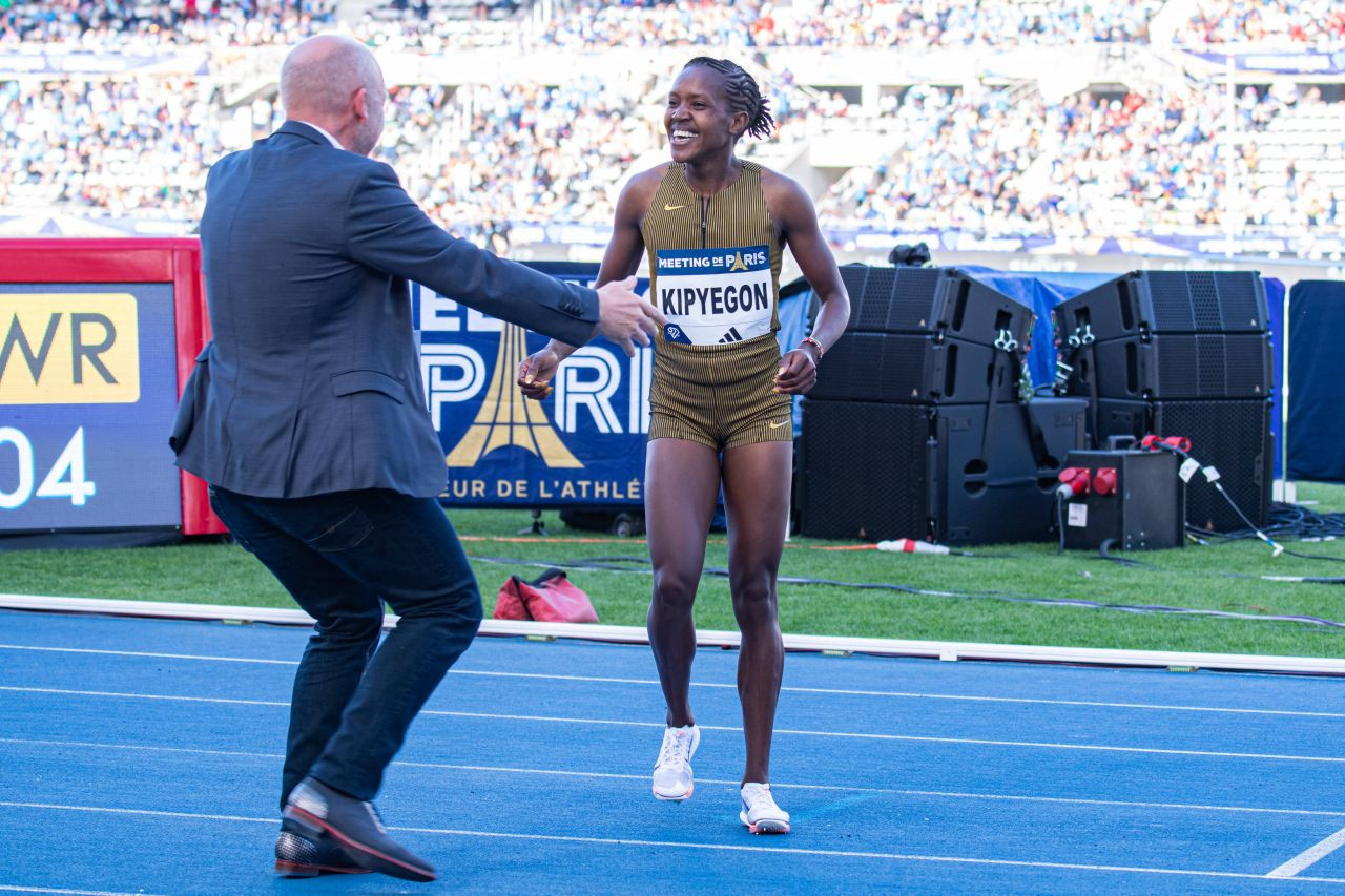 Faith Kipyegon, atleta care concurează doar cu ea însăși! Dubla campioană olimpică și a lumii și-a bătut propriul record mondial_12