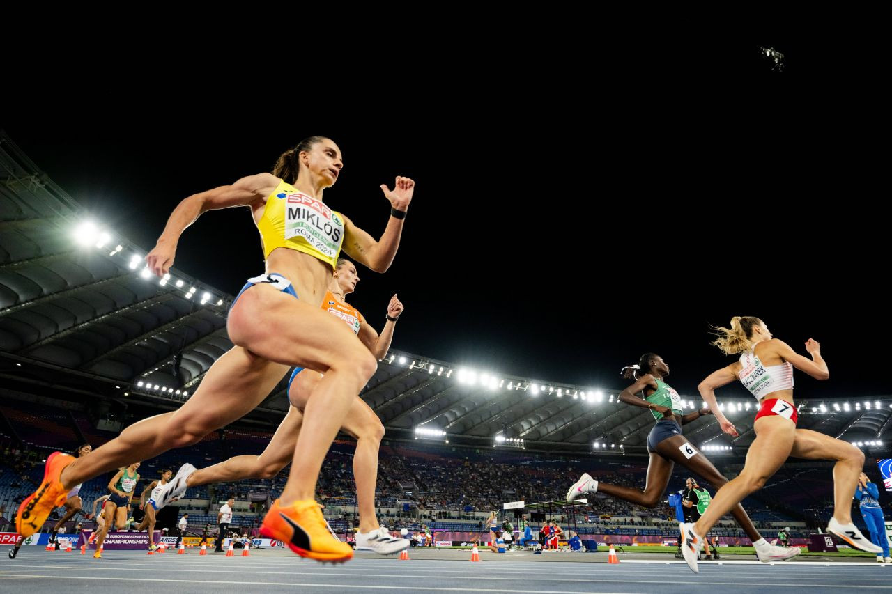 Andrea Miklos, frumoasa sprinteră din Ovalul Magic. 