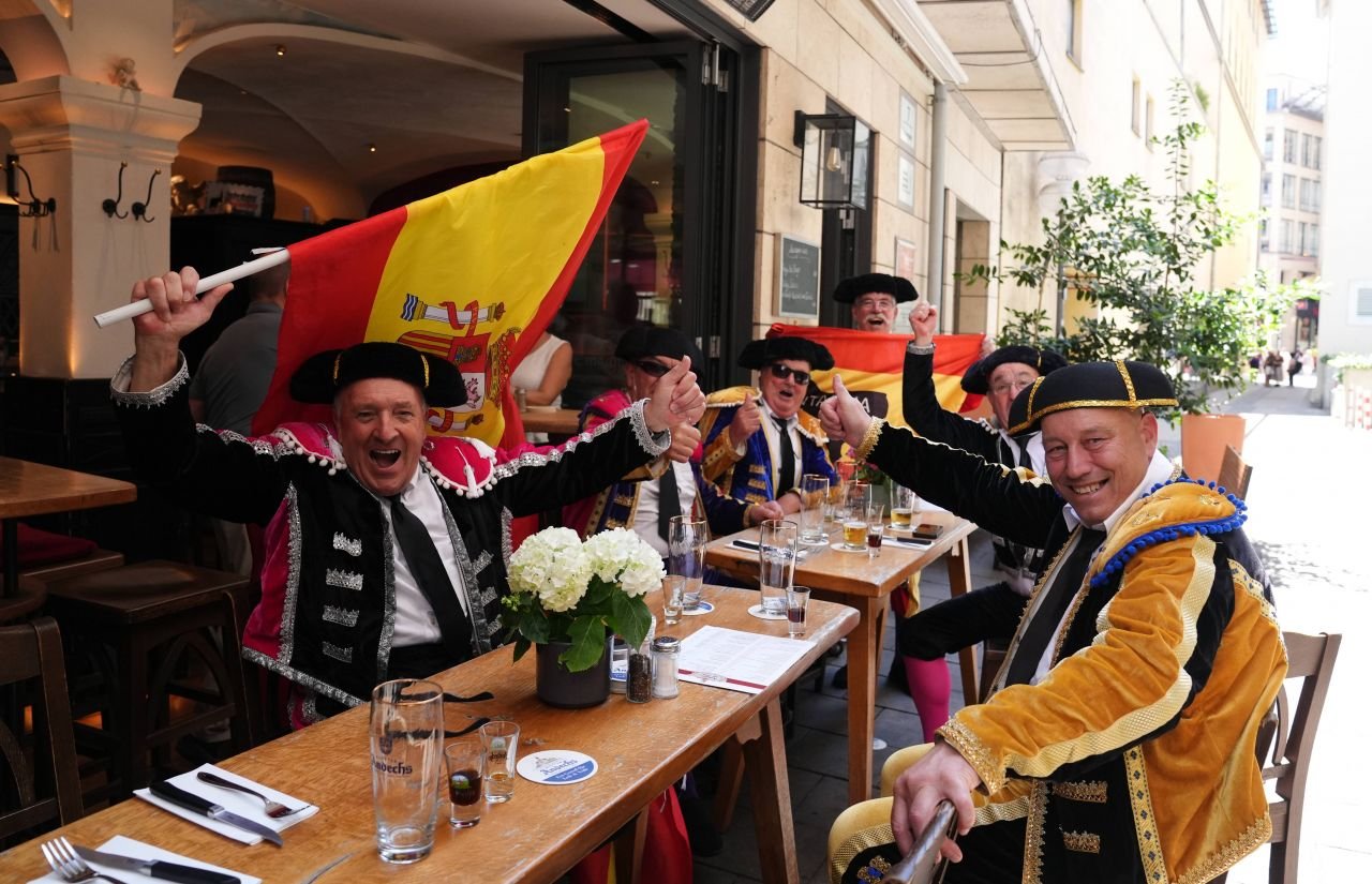 Atmosferă electrizantă pe străzile din Munchen! Spectacol de culori înainte de Spania - Franța_27