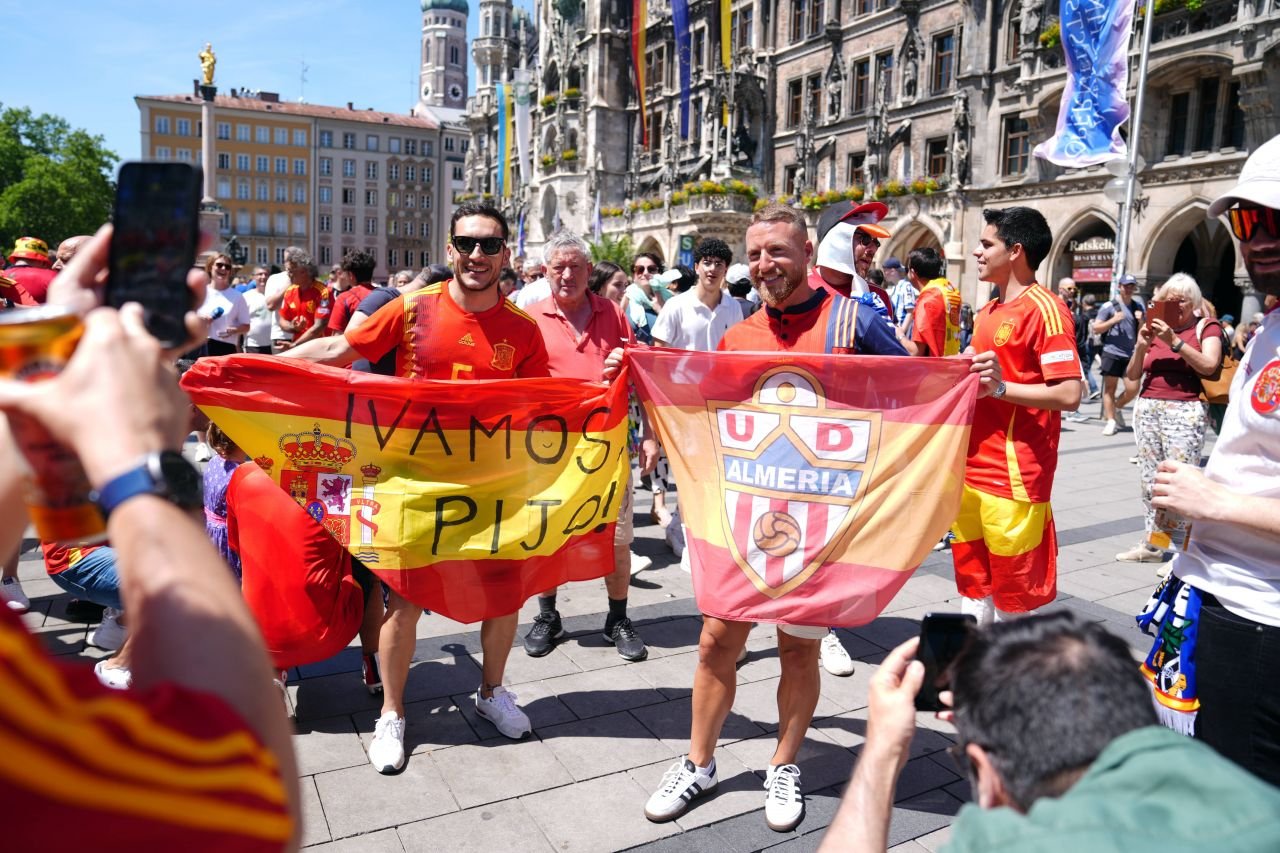 Atmosferă electrizantă pe străzile din Munchen! Spectacol de culori înainte de Spania - Franța_30
