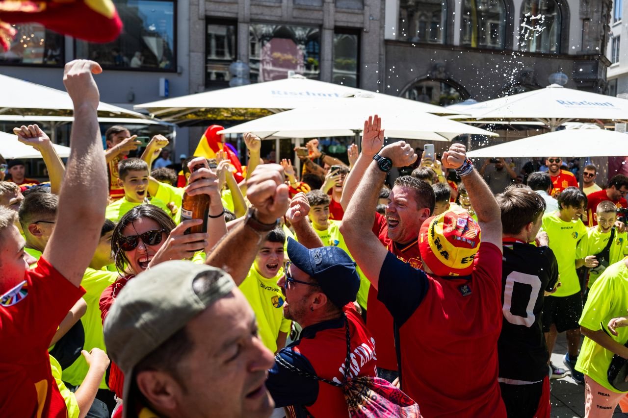 Atmosferă electrizantă pe străzile din Munchen! Spectacol de culori înainte de Spania - Franța_41