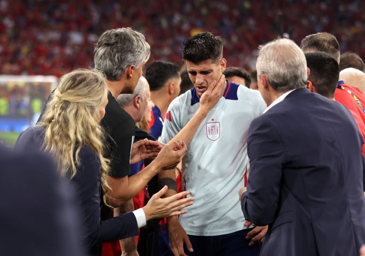 Ghinion teribil pentru Alvaro Morata! Căpitanul Spaniei a fost accidentat de un steward în timpul bucuriei de final _7