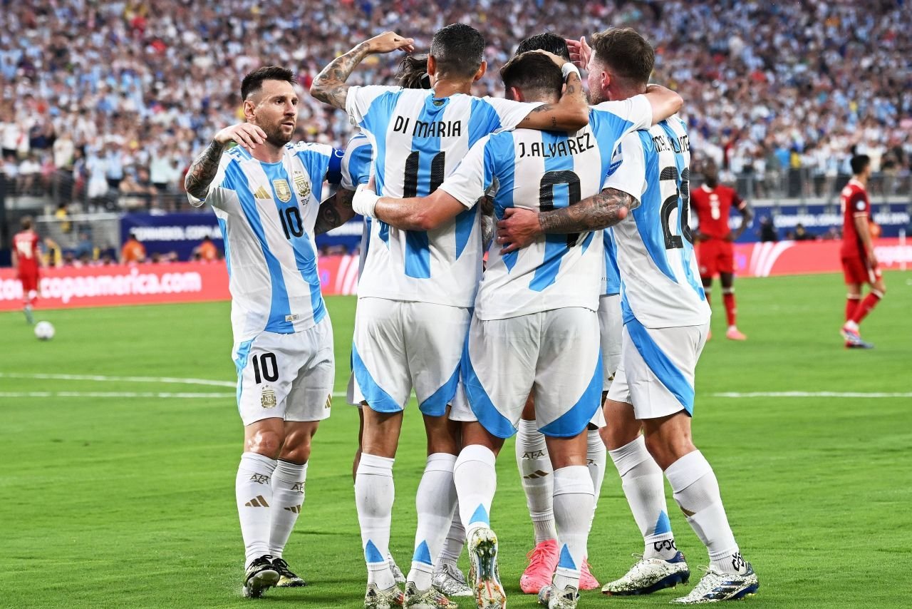 Lionel Messi îi zâmbește lui Cristiano Ronaldo de la Copa America 2024! Gol pentru Argentina și calificare în finală_3