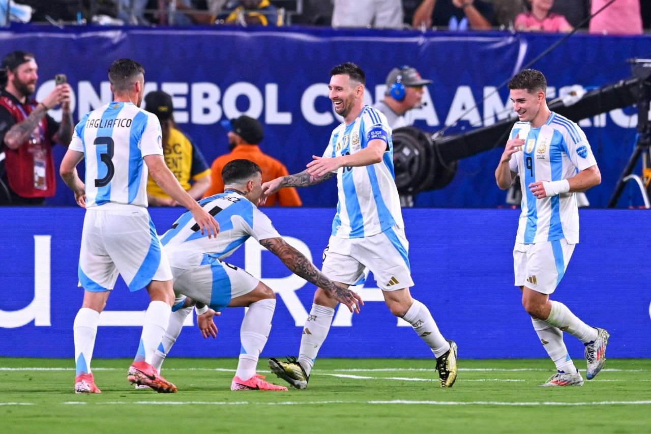 Lionel Messi îi zâmbește lui Cristiano Ronaldo de la Copa America 2024! Gol pentru Argentina și calificare în finală_6