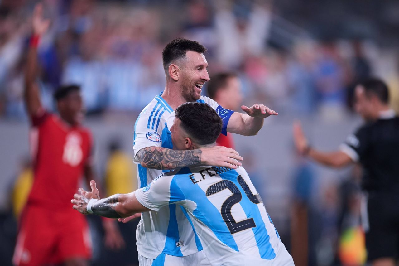 Lionel Messi îi zâmbește lui Cristiano Ronaldo de la Copa America 2024! Gol pentru Argentina și calificare în finală_1