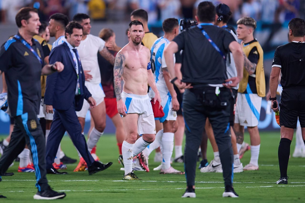 Lionel Messi îi zâmbește lui Cristiano Ronaldo de la Copa America 2024! Gol pentru Argentina și calificare în finală_2