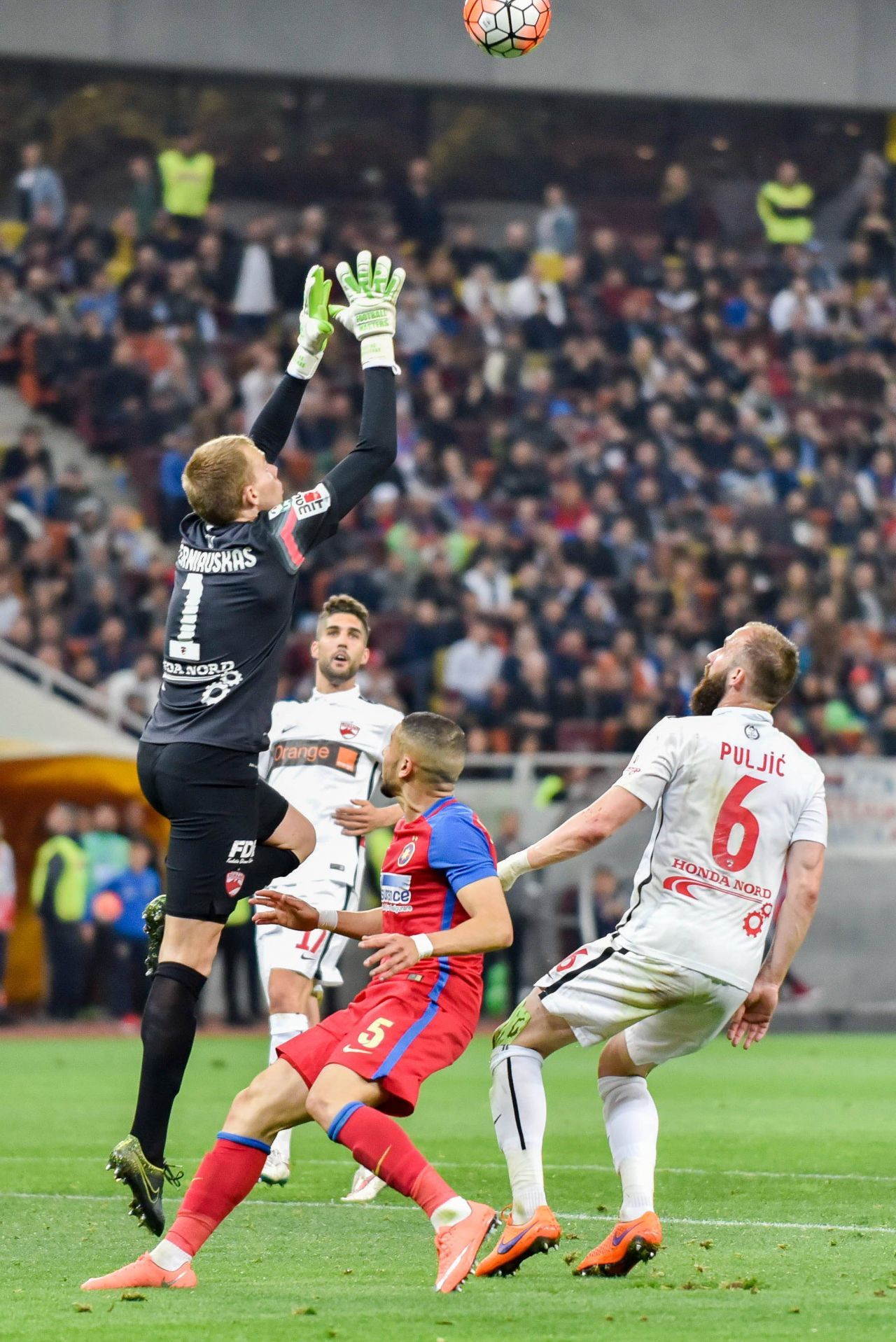 Echipa din Champions League la care joacă 5 foști fotbaliști din România a făcut și ea show în turul 1 preliminar!_6