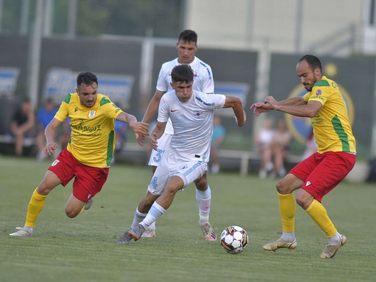 Plecare de ultima oră de la FCSB! Marea speranță a campioanei României, care la 16 ani debuta în Liga 1, s-a întors acasă_3