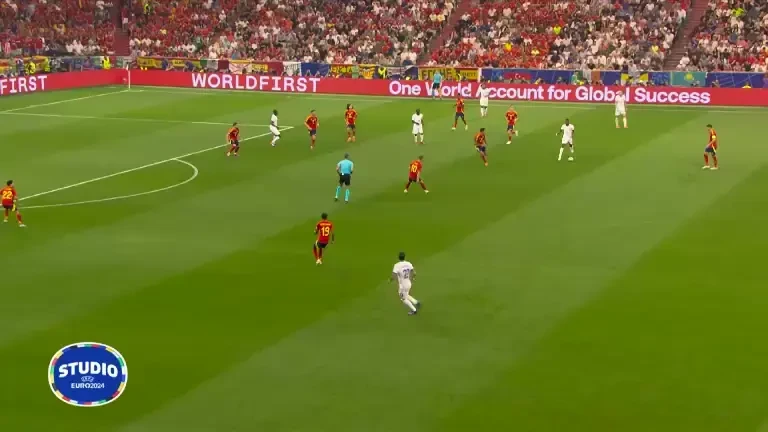 Cătălin Oprișan, apariție formidabilă în platou după Spania - Franța. Cu ce s-a îmbrăcat