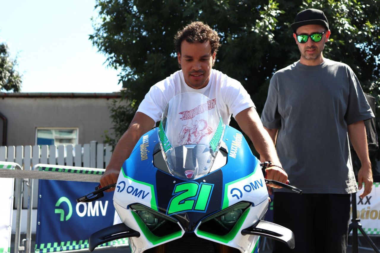 Franco Morbidelli, fostul vicecampion mondial din MotoGP, s-a întâlnit cu fanii săi într-o benzinărie din București!_20