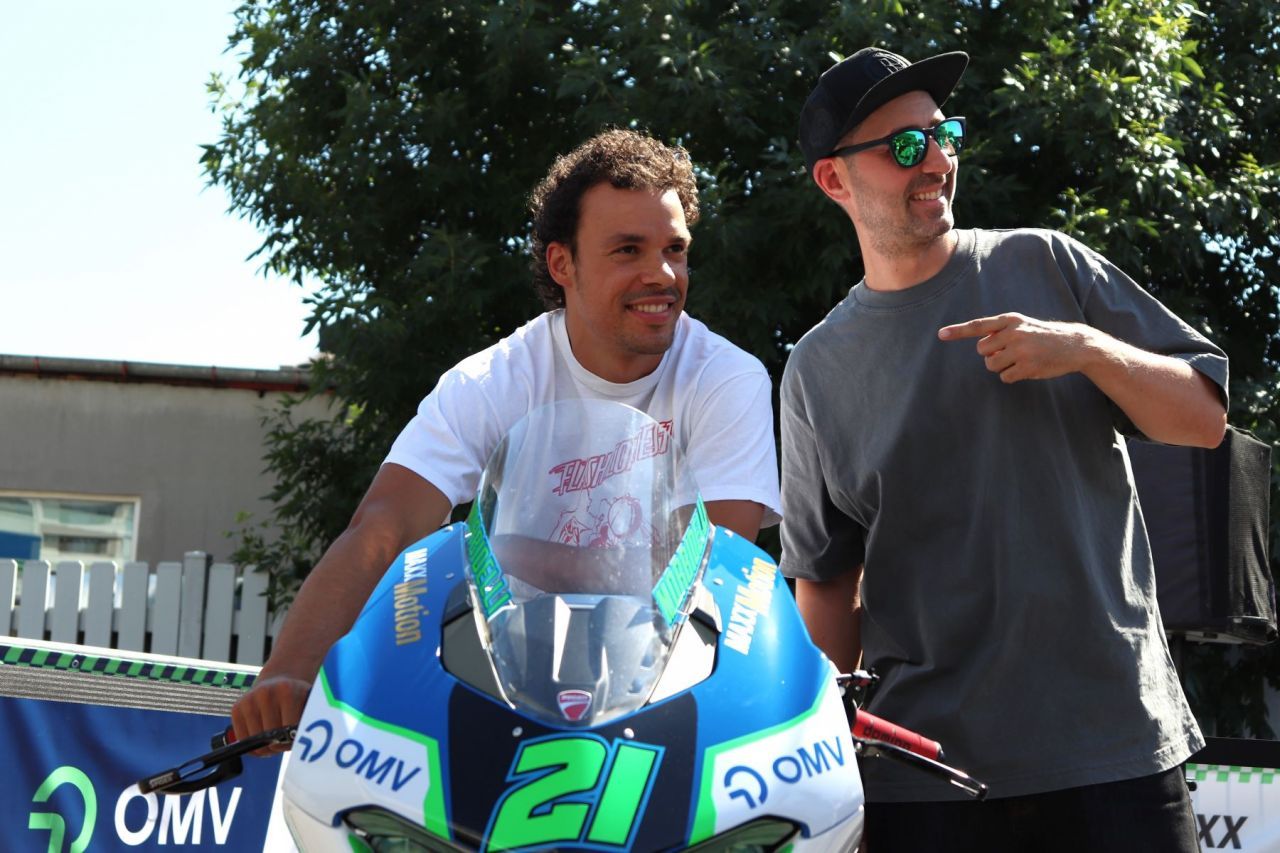 Franco Morbidelli, fostul vicecampion mondial din MotoGP, s-a întâlnit cu fanii săi într-o benzinărie din București!_1