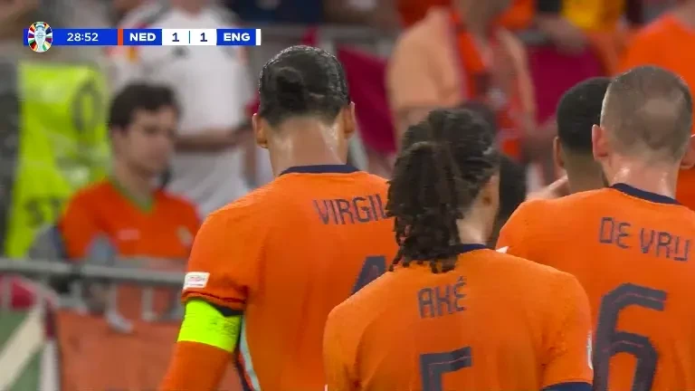 EURO 2024: Olanda - Anglia, Denzel Dumfries zguduie bara transversală, minutul 30