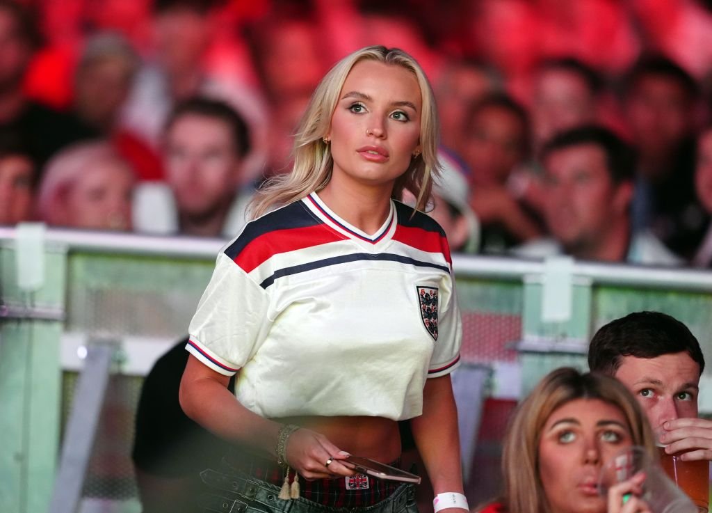 Frumusețile de la EURO 2024! Imagini spectaculoase cu fanele care au făcut senzație în tribune _109