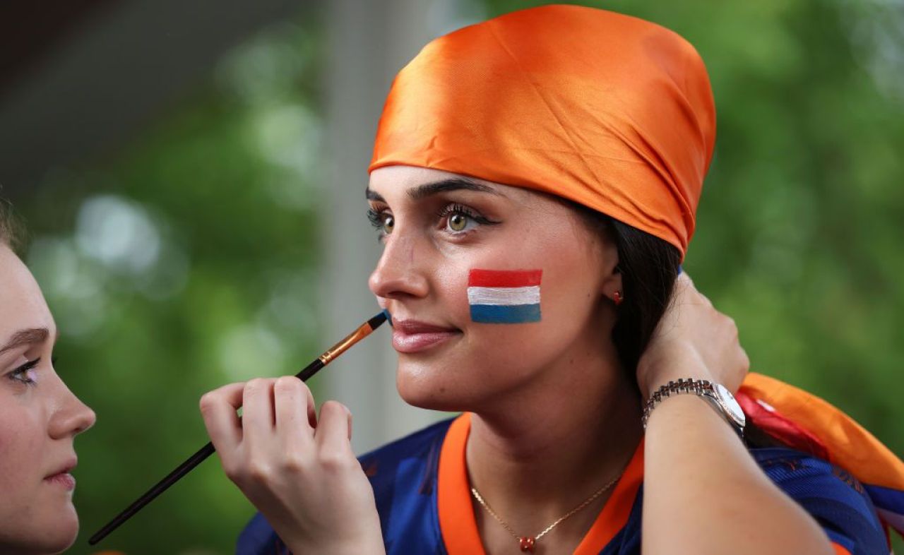 Frumusețile de la EURO 2024! Imagini spectaculoase cu fanele care au făcut senzație în tribune _1