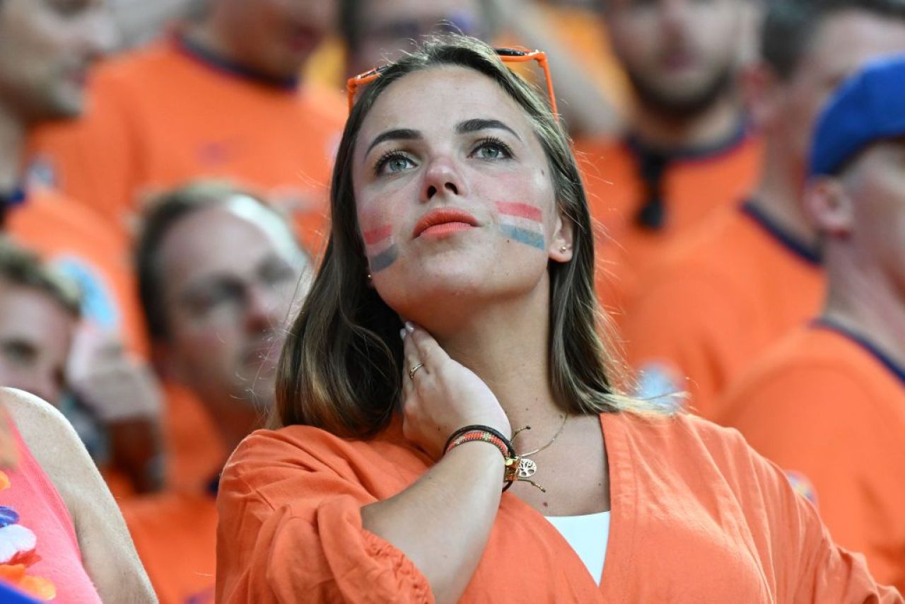 Frumusețile de la EURO 2024! Imagini spectaculoase cu fanele care au făcut senzație în tribune _113