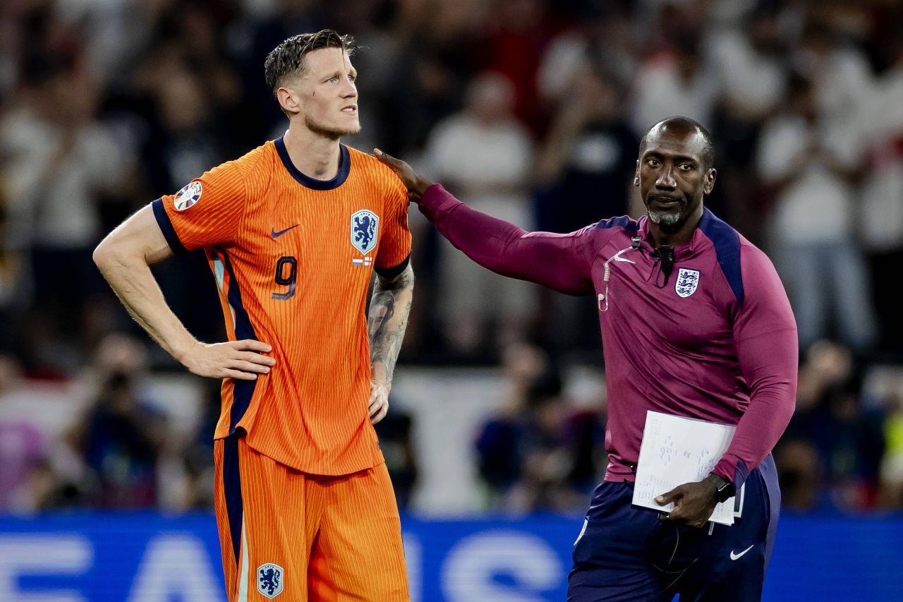 Unicul olandez care s-a bucurat pe teren după victoria Angliei din semifinalele EURO 2024_3
